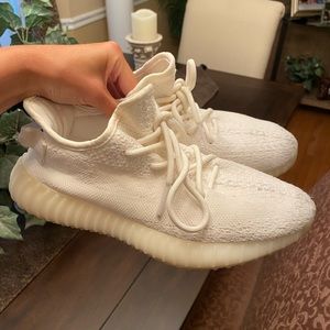 SOLD❌❌YEEZY 350 V2 TRIPLE WHITE